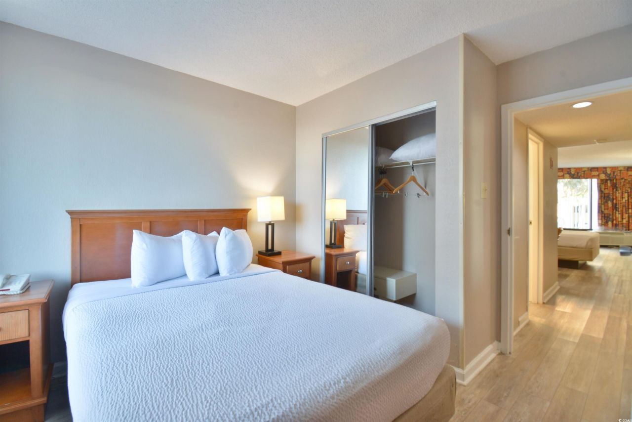 7000 Ocean Blvd. N Photo 4