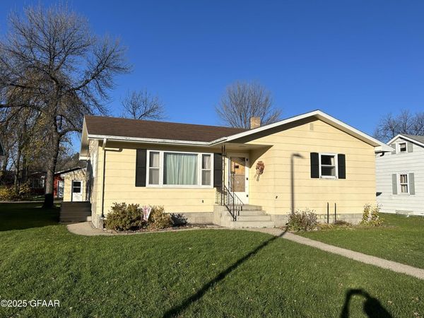 919 LAWLER Avenue, Grafton, ND 58237