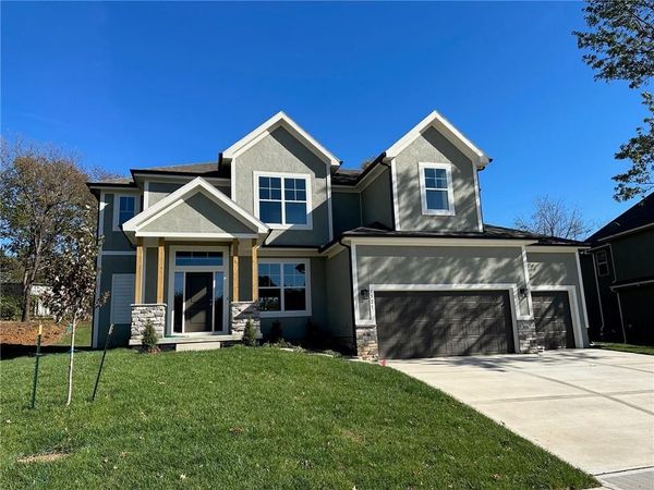 1521 SW Hedgewood Lane, Lee's Summit, MO 64081