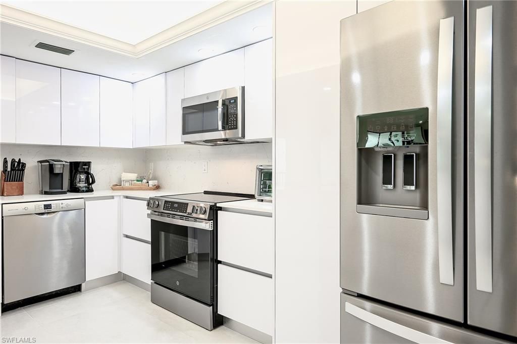 592 Beachwalk Cir, Unit N202, Naples, FL 34108 Photo