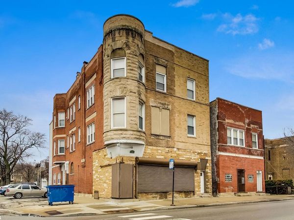 700 N Kedzie Avenue, Chicago, IL 60612