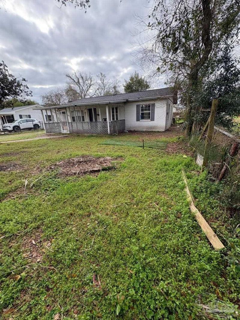 3703 W Theresa St, Pensacola, FL 32505 Main Photo