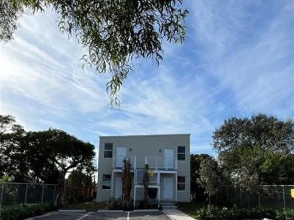 661 NW 21st Ter, Fort Lauderdale, FL 33311