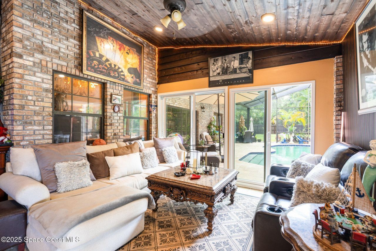 562 Lake Ashley Circle, Melbourne, FL 32904 Photo