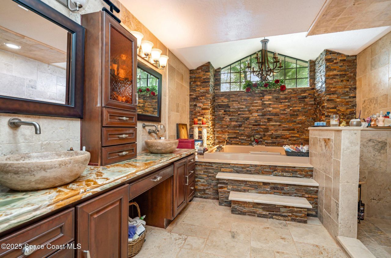 562 Lake Ashley Circle, Melbourne, FL 32904 Photo