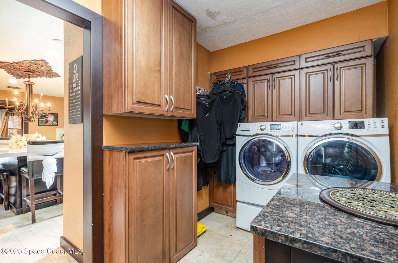 562 Lake Ashley Circle, Melbourne, FL 32904 Photo