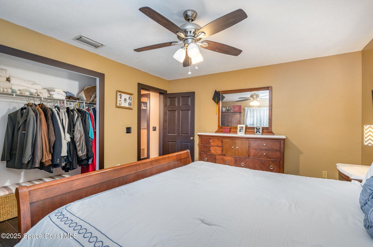 562 Lake Ashley Circle, Melbourne, FL 32904 Photo