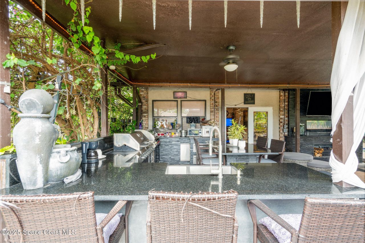 562 Lake Ashley Circle, Melbourne, FL 32904 Photo