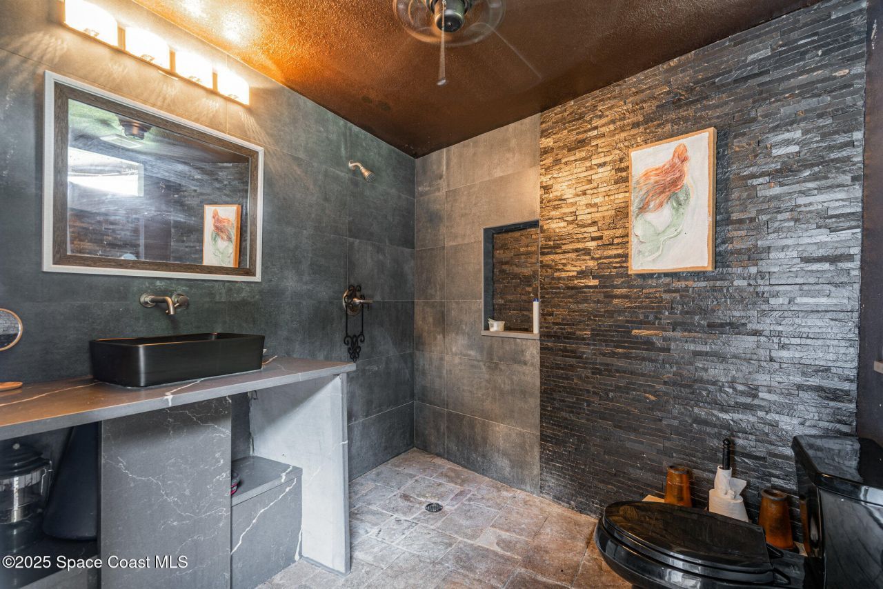 562 Lake Ashley Circle, Melbourne, FL 32904 Photo