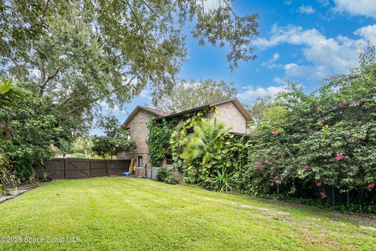 562 Lake Ashley Circle, Melbourne, FL 32904 Photo