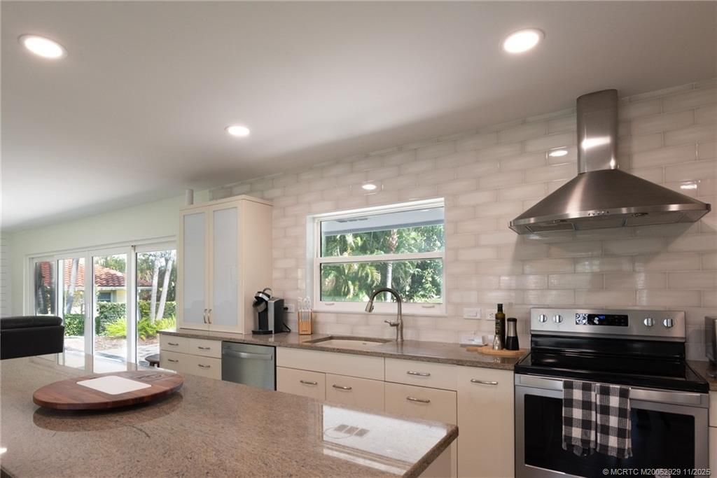 3342 SE Court Drive, Stuart, FL 34997 Photo