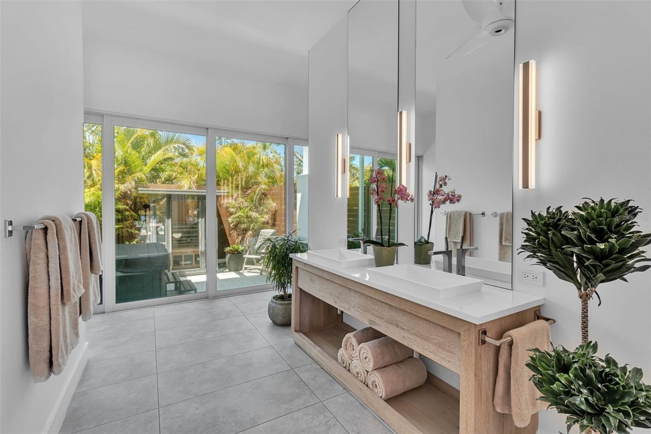 3631 San Remo Terrace, Sarasota, FL 34239 Photo
