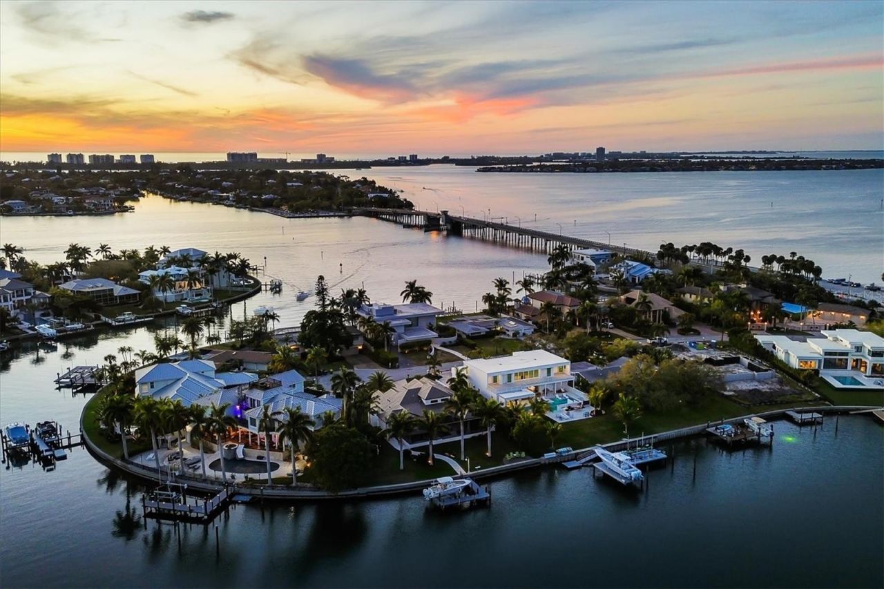3631 San Remo Terrace, Sarasota, FL 34239 Photo