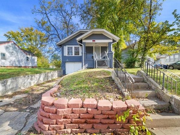 7325 Walrond Avenue, Kansas City, MO 64132