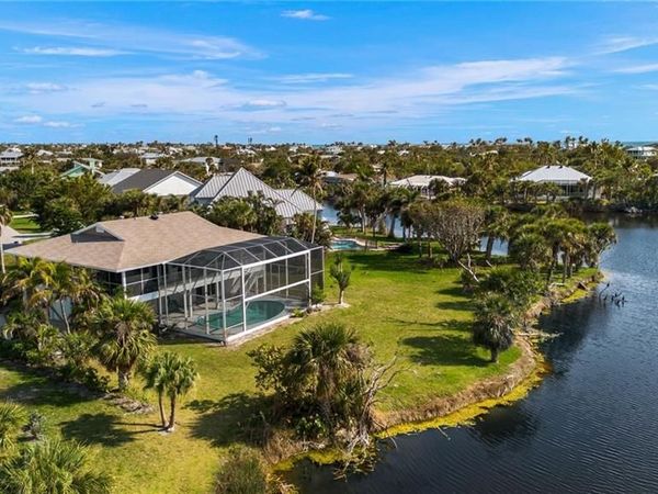 673 E Rocks DR, SANIBEL, FL 33957