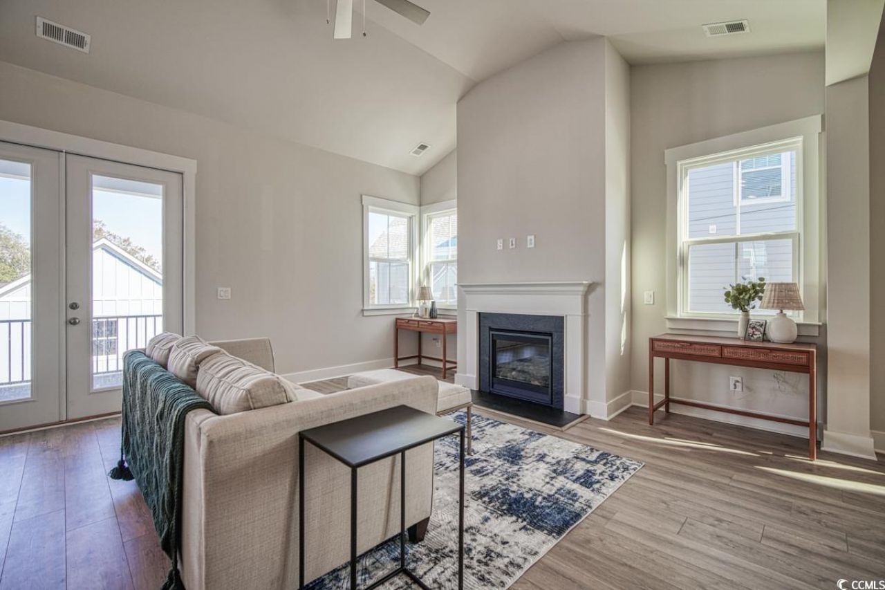 3860 Richardson St. Photo 6