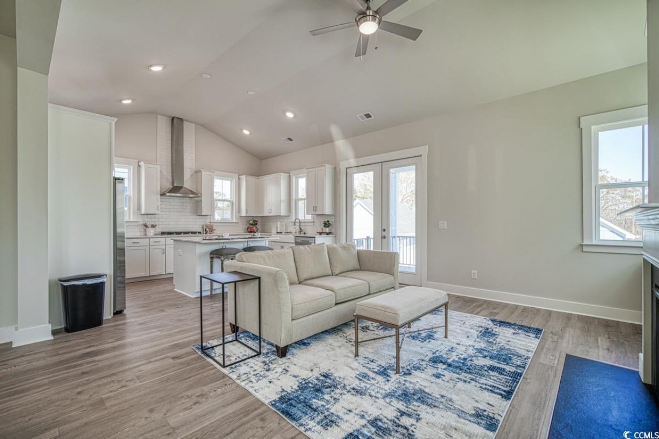 3860 Richardson St. Photo 7