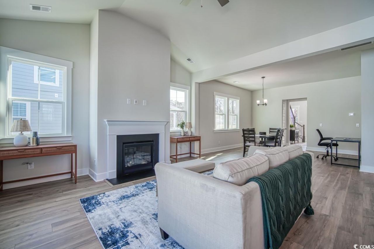 3860 Richardson St. Photo 9