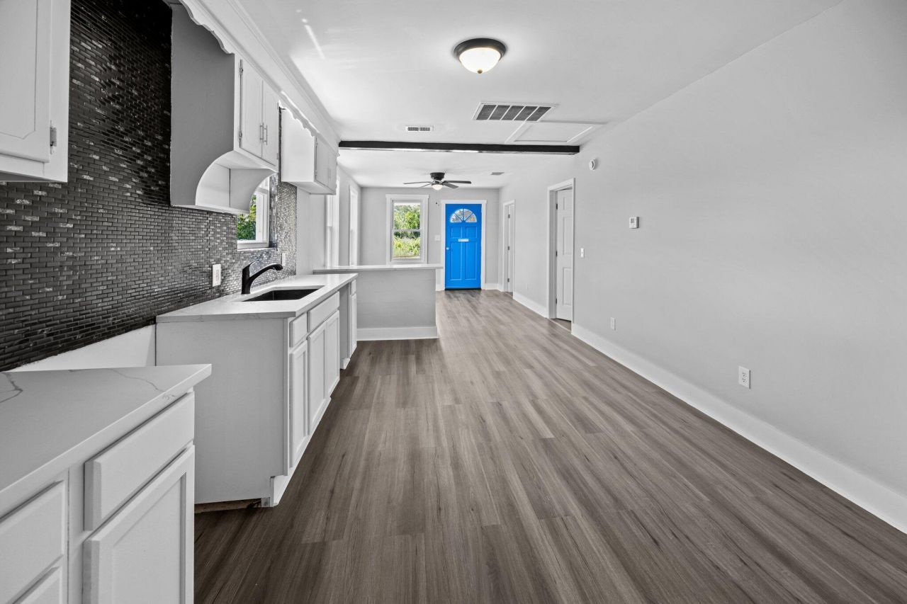 1806 Calvert Street Photo 10