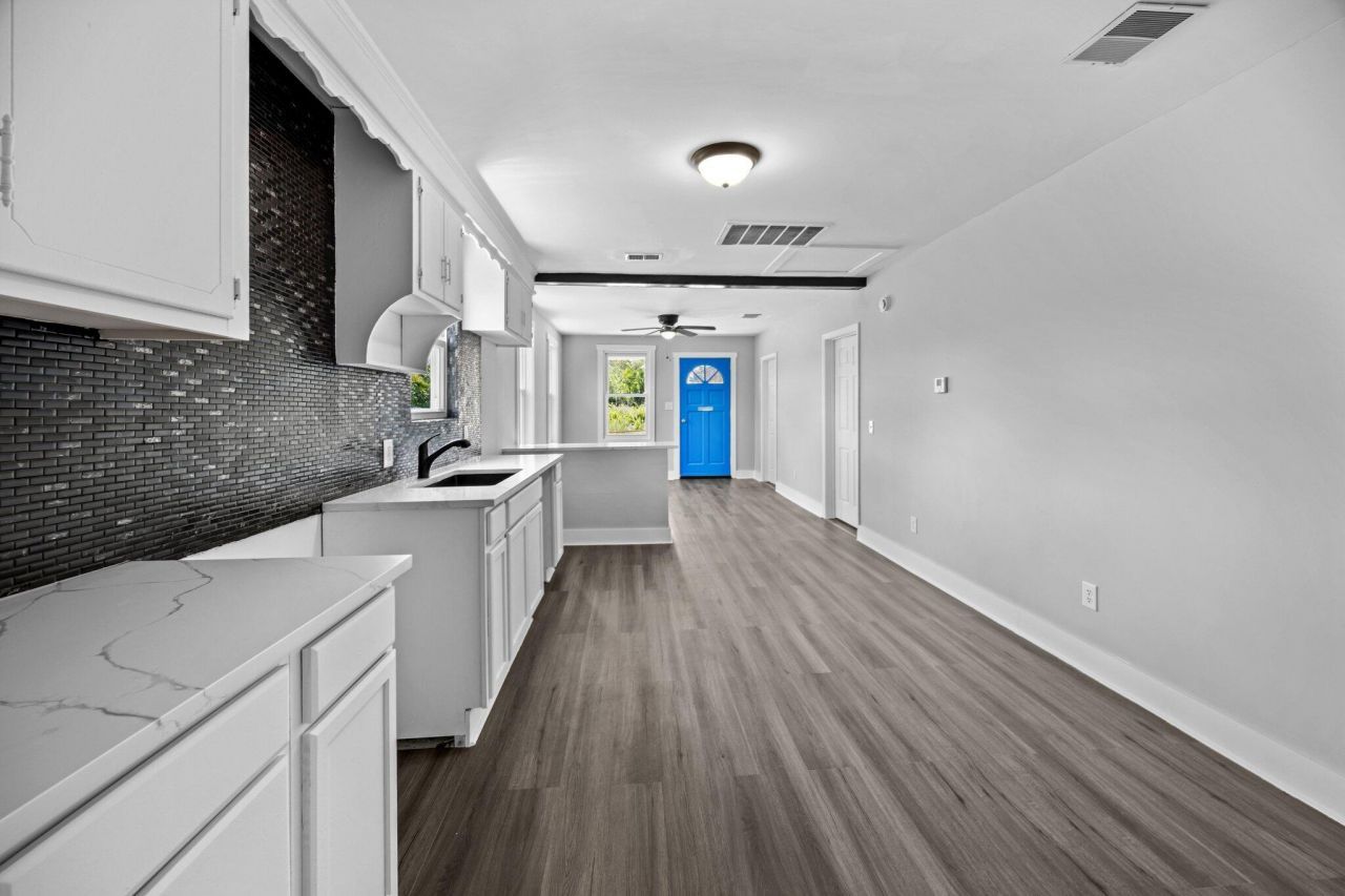 1806 Calvert Street Photo 12