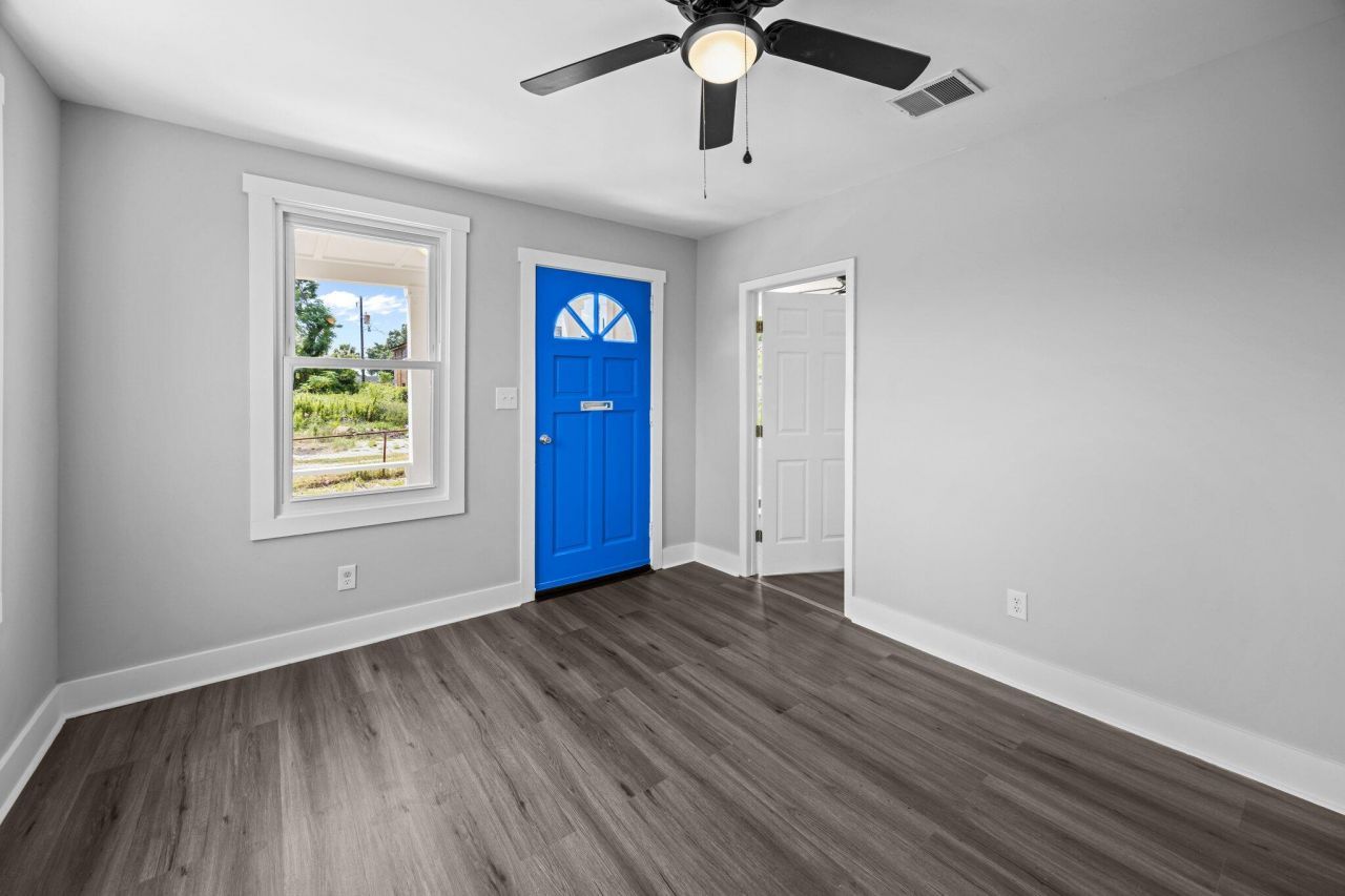 1806 Calvert Street Photo 16