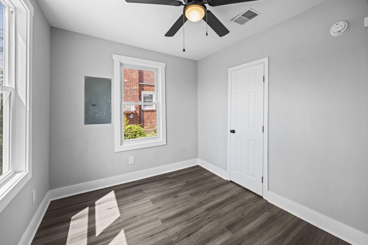 1806 Calvert Street Photo 19