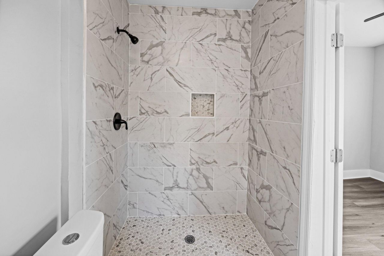 1806 Calvert Street Photo 21