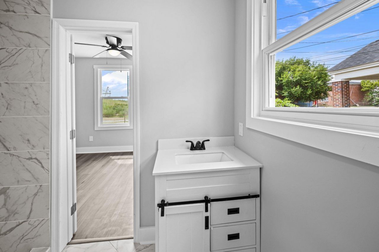 1806 Calvert Street Photo 22