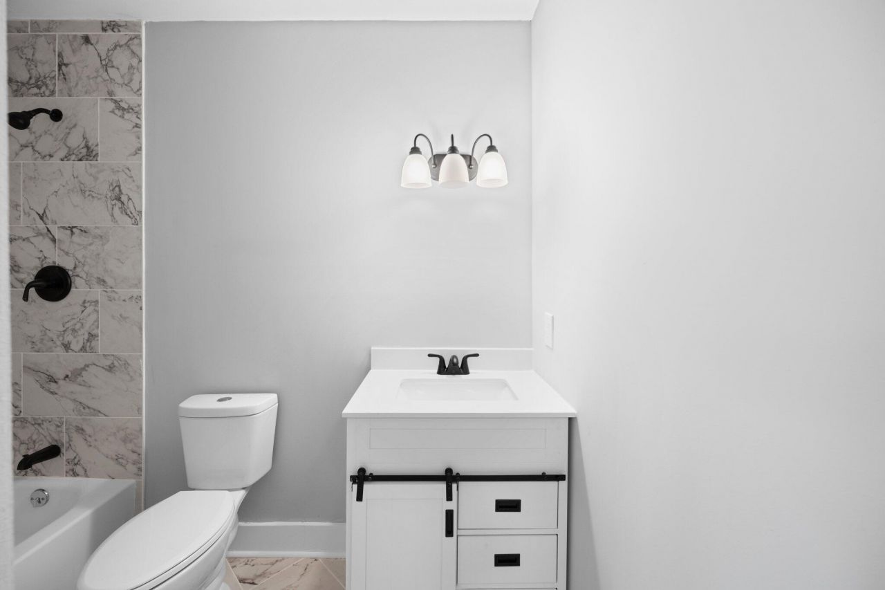 1806 Calvert Street Photo 23