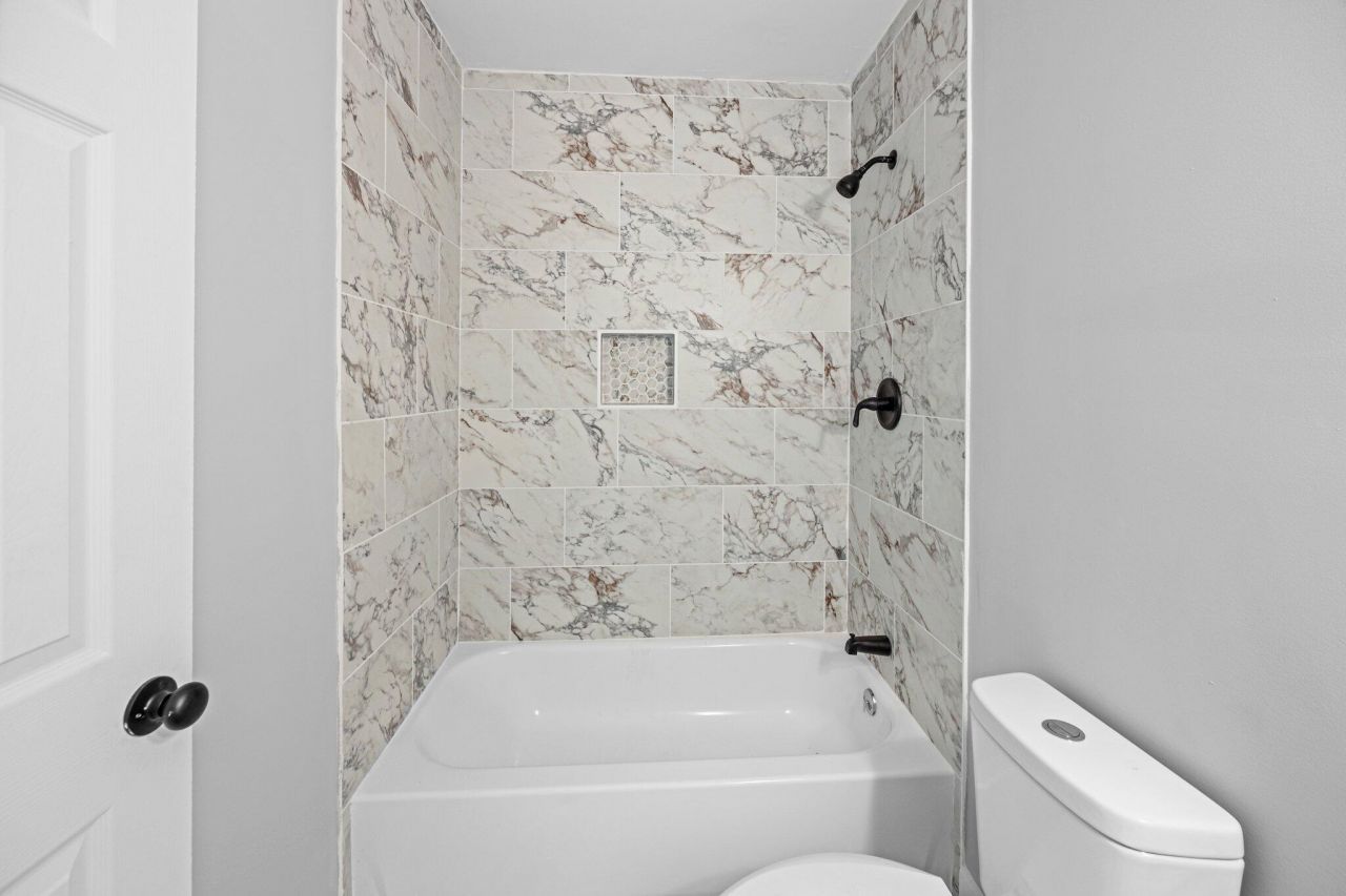 1806 Calvert Street Photo 24