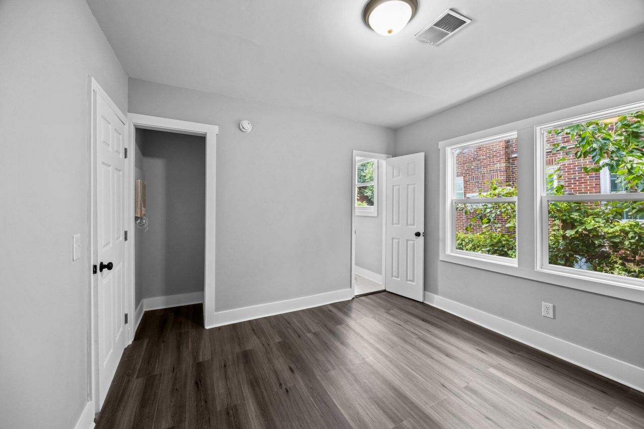 1806 Calvert Street Photo 27