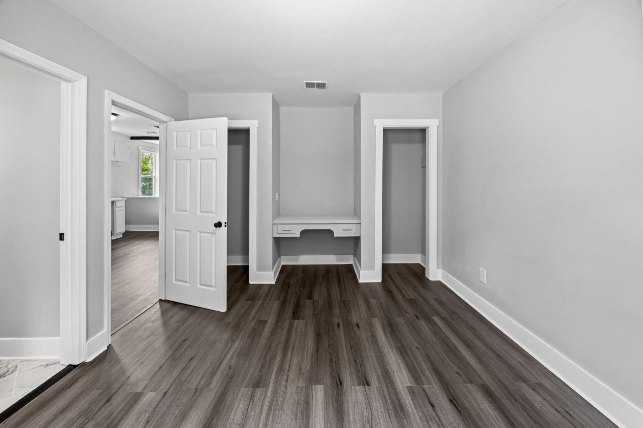 1806 Calvert Street Photo 29