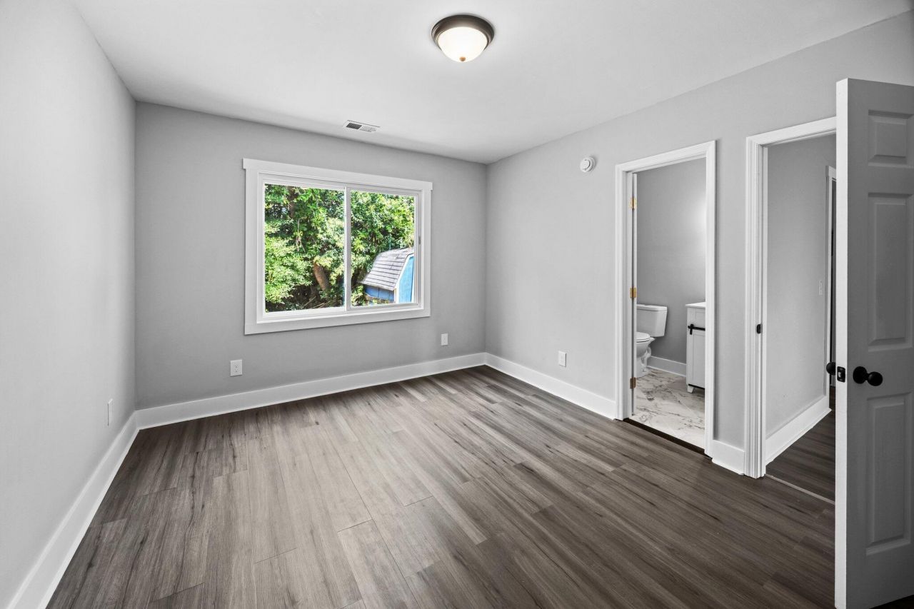 1806 Calvert Street Photo 30