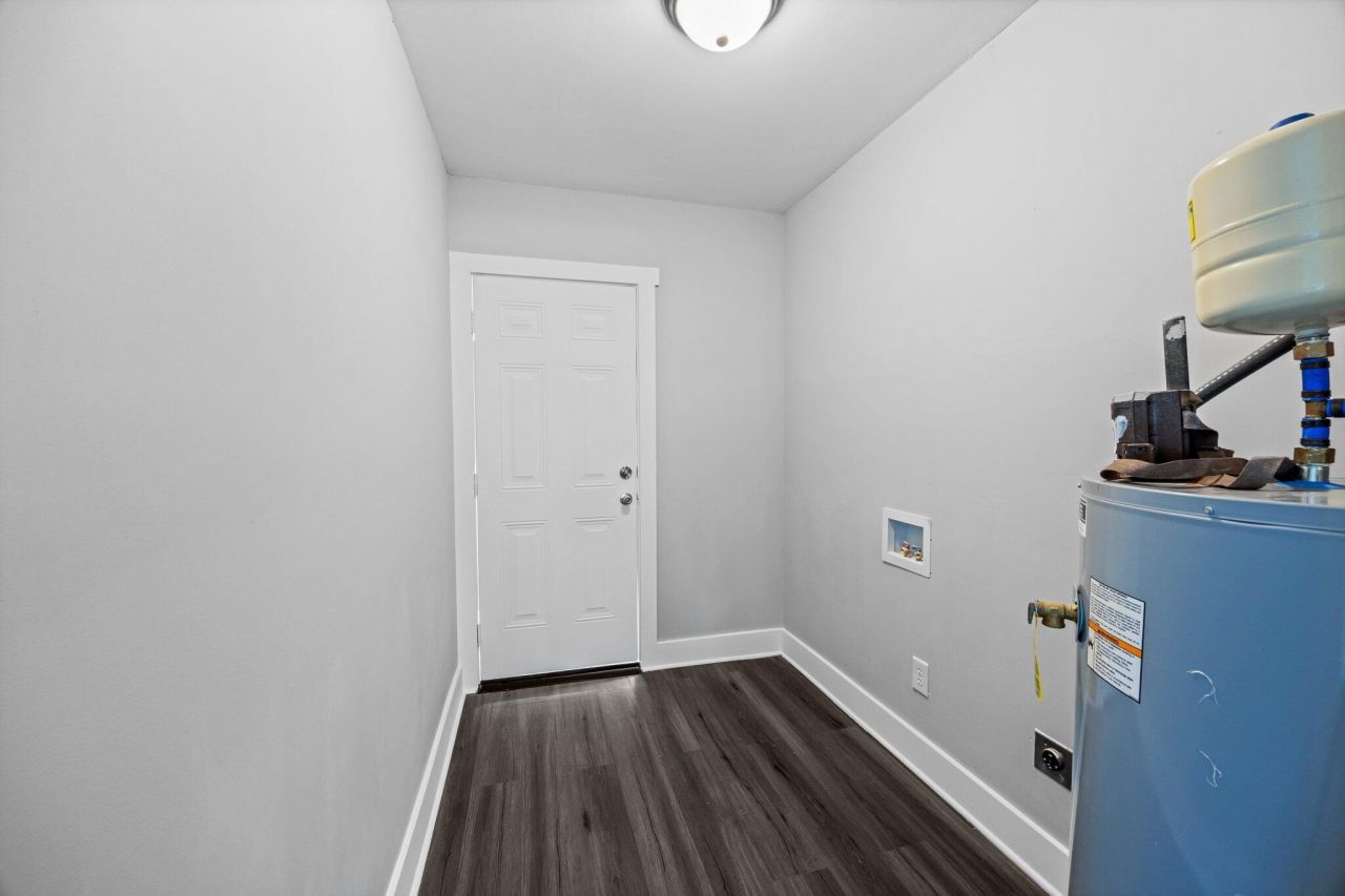 1806 Calvert Street Photo 31