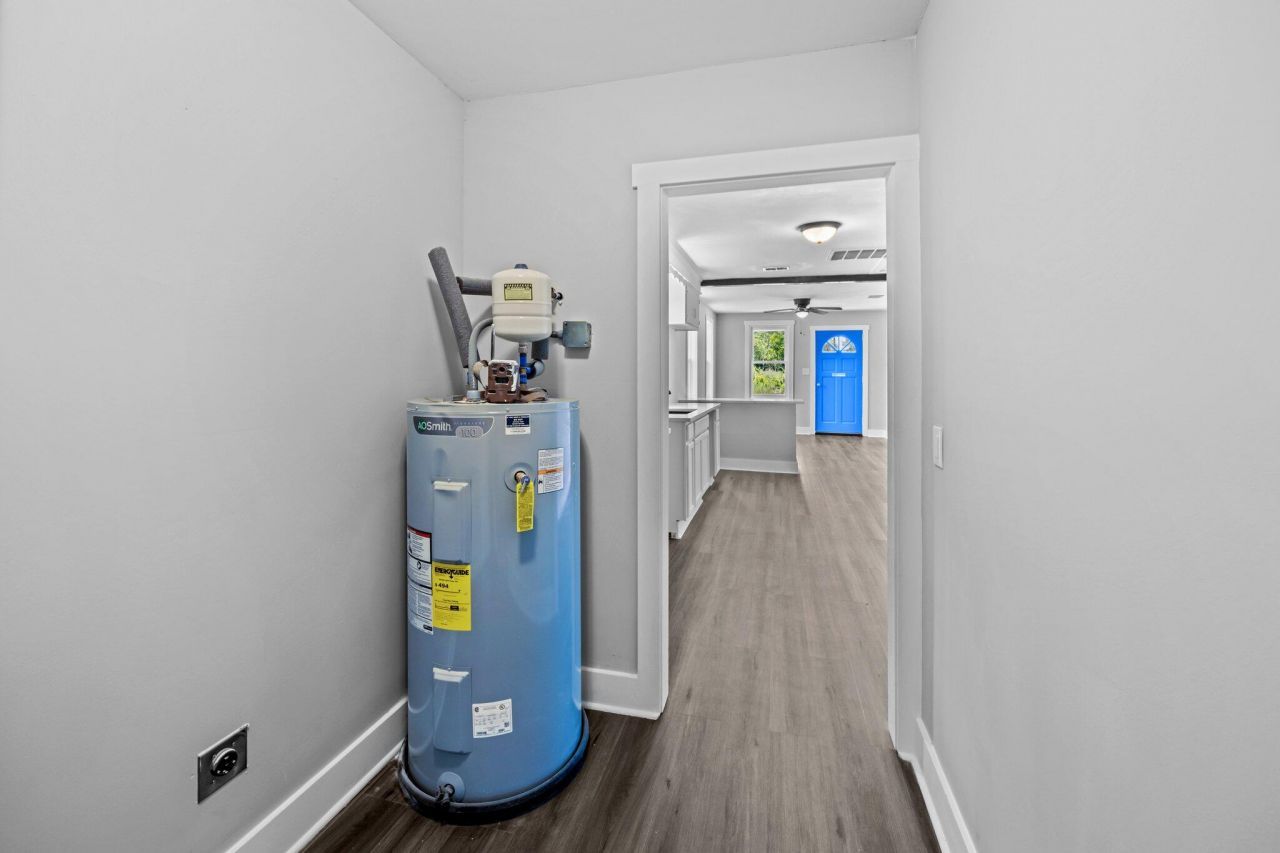 1806 Calvert Street Photo 32