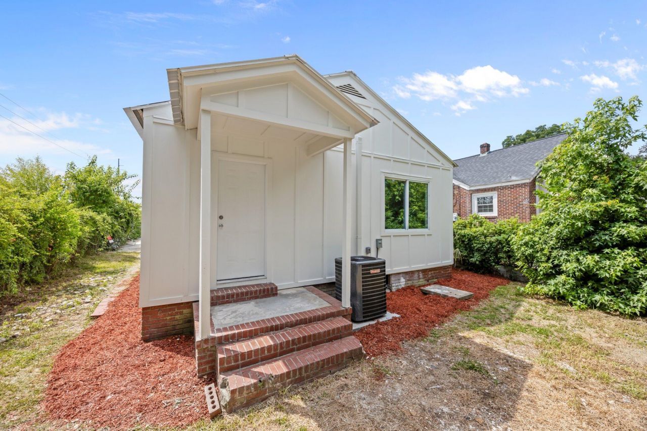 1806 Calvert Street Photo 34