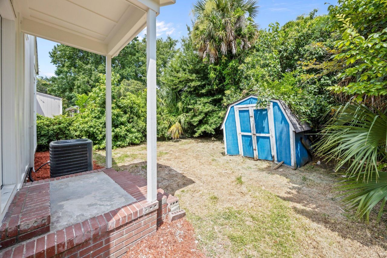 1806 Calvert Street Photo 35