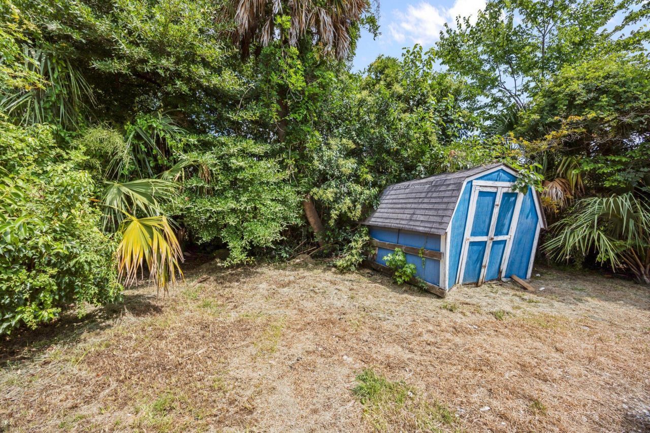 1806 Calvert Street Photo 36