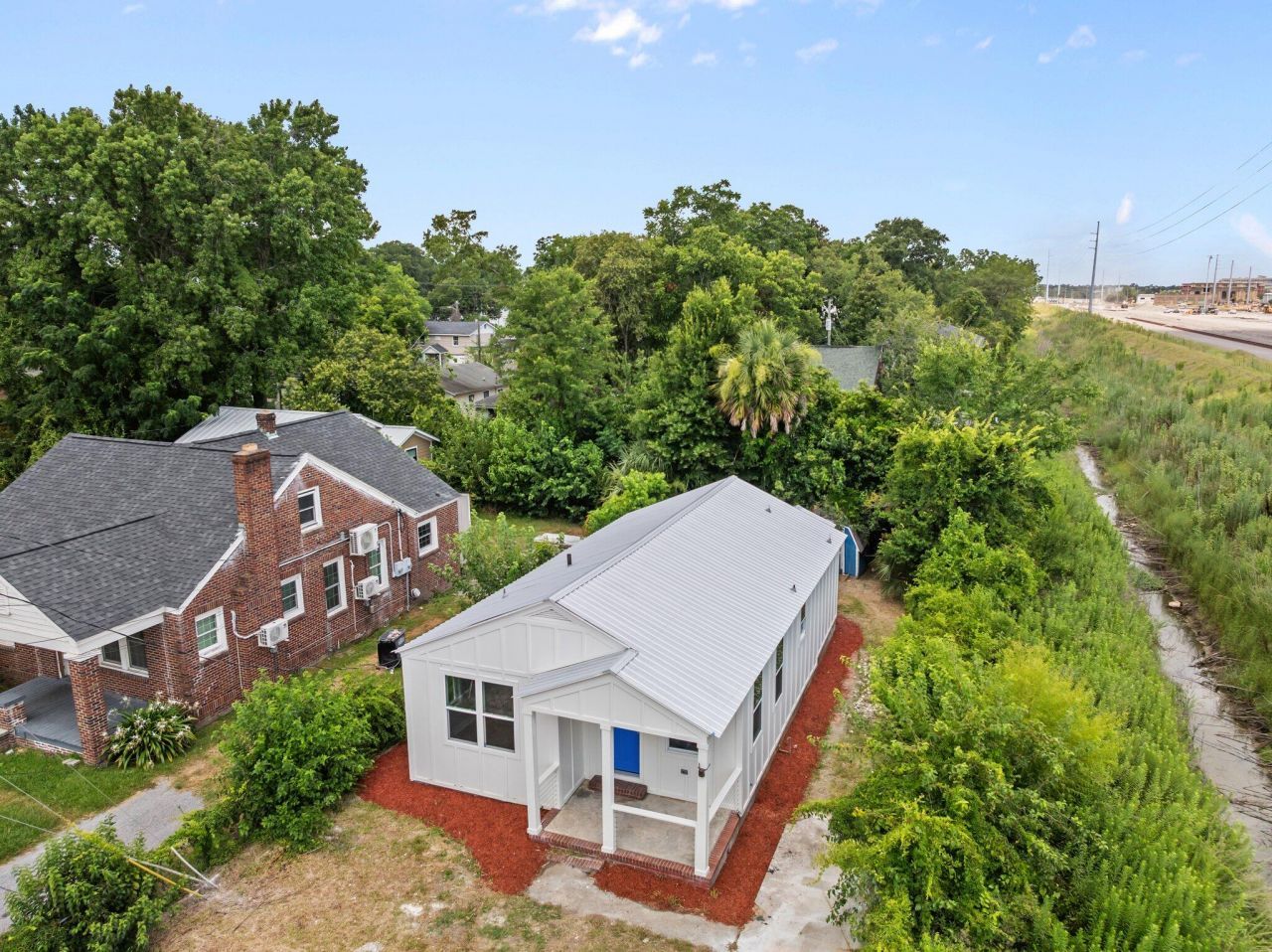 1806 Calvert Street Photo 5