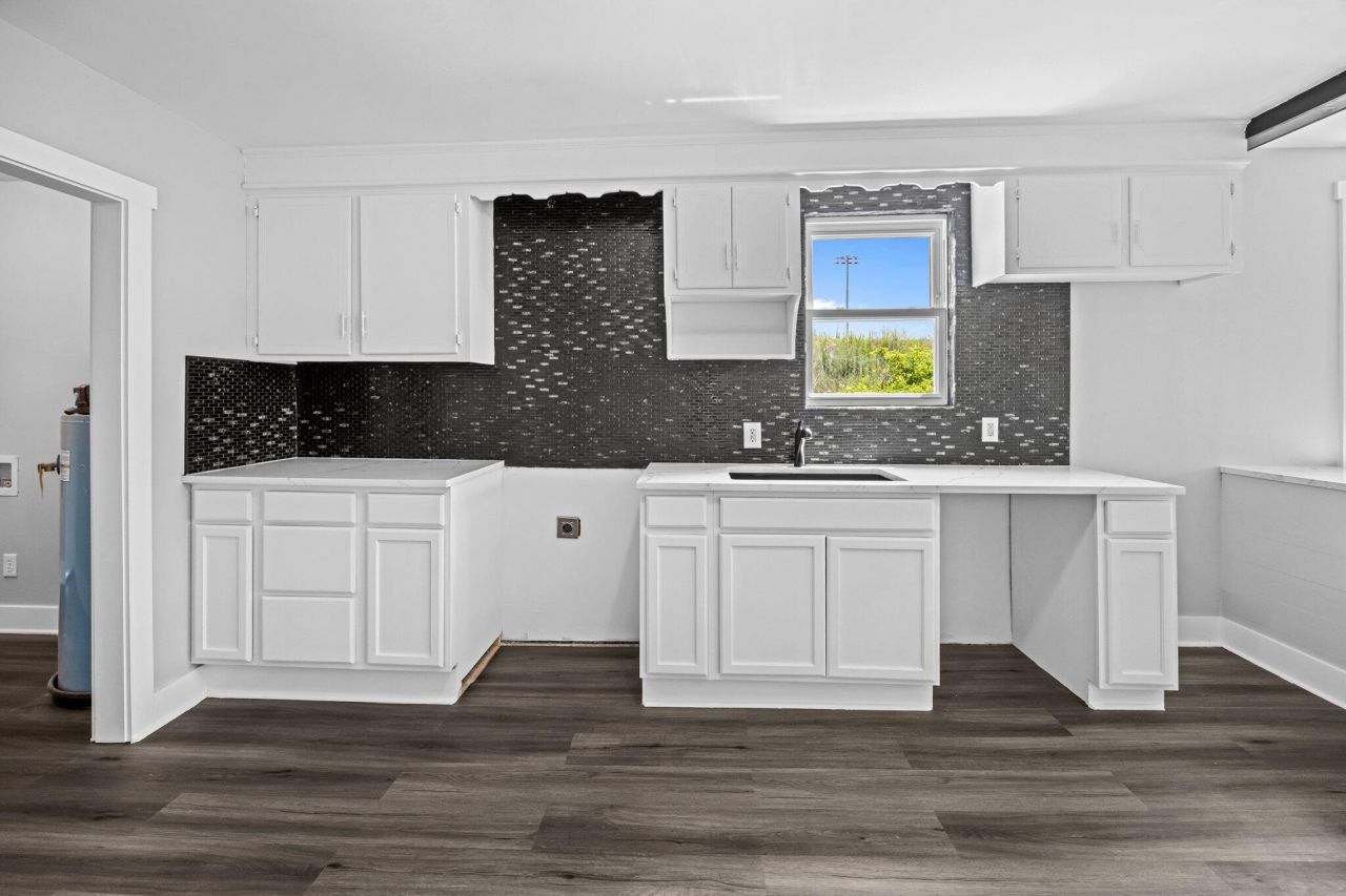 1806 Calvert Street Photo 8