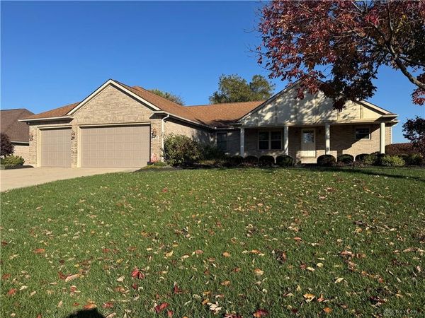912 Golden Beech Drive, Brookville, OH 45309
