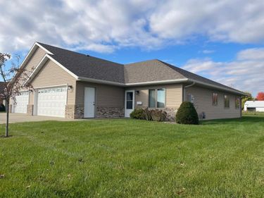109 Brittany Way SE, Grand Meadow, MN 55936