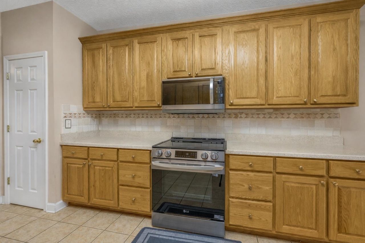 215 Jessica Lakes Dr. Photo 16