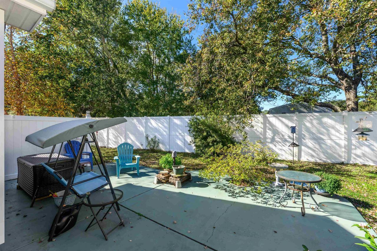 215 Jessica Lakes Dr. Photo 33