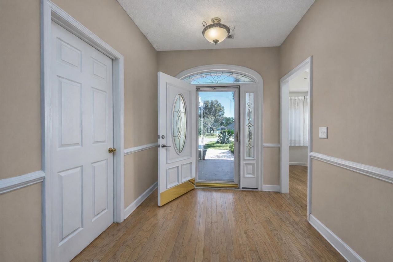 215 Jessica Lakes Dr. Photo 8