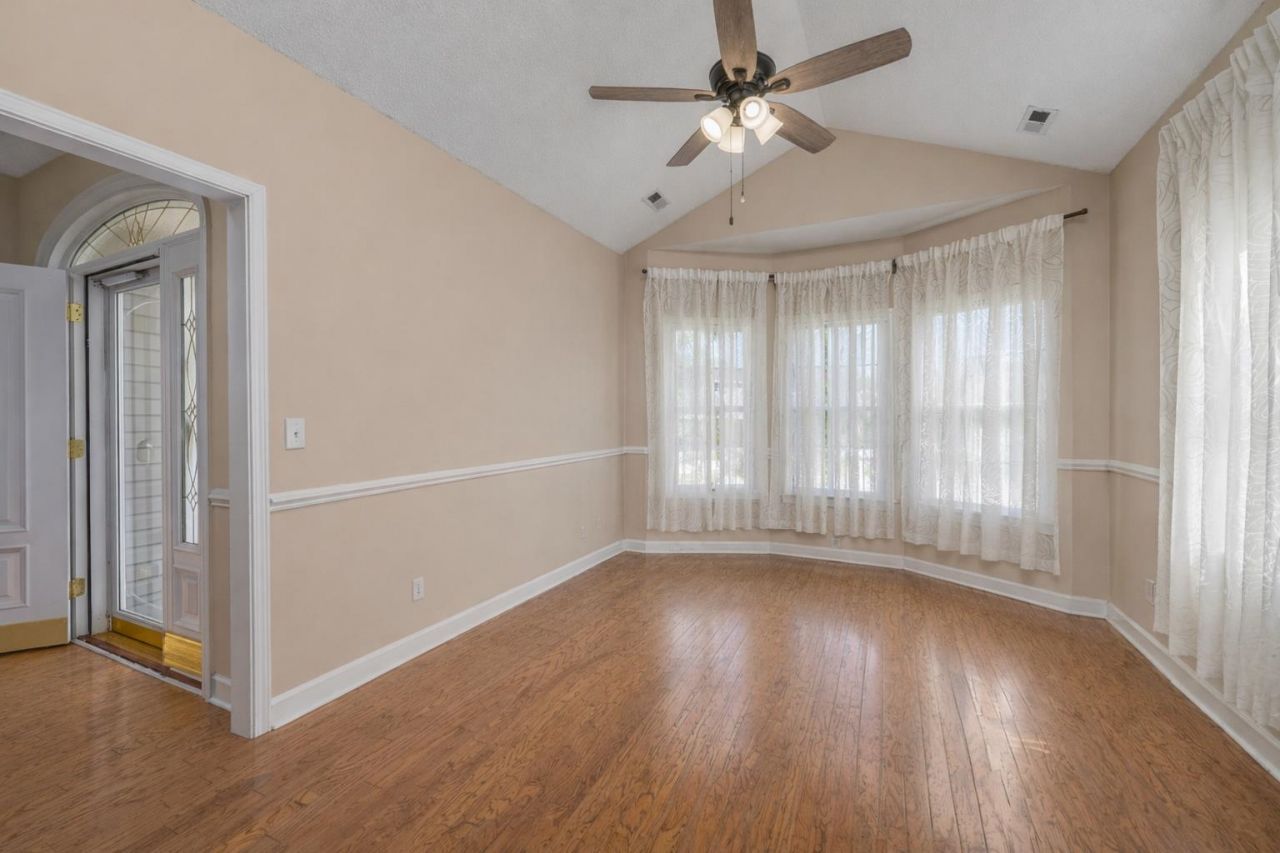 215 Jessica Lakes Dr. Photo 9