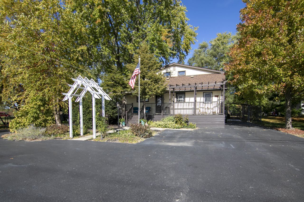 201 E Vanderkarr Road, Saint Anne, IL 60964 Main Photo