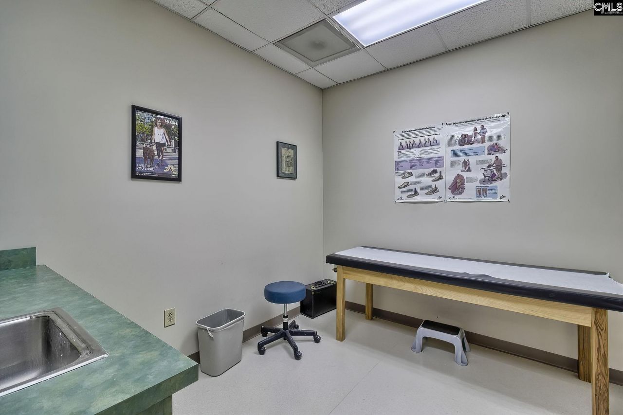 811 Sunset Boulevard Photo 15