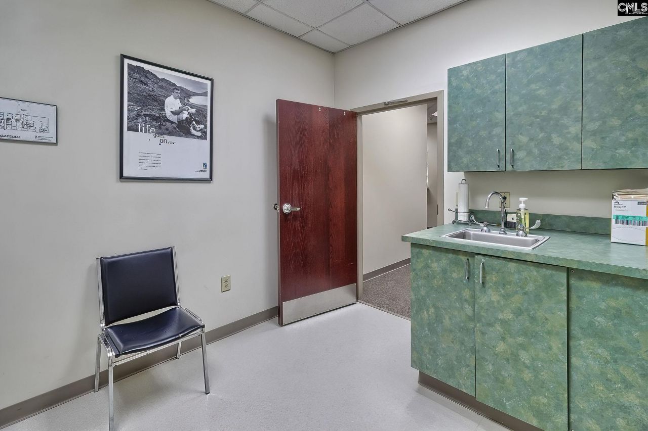 811 Sunset Boulevard Photo 16