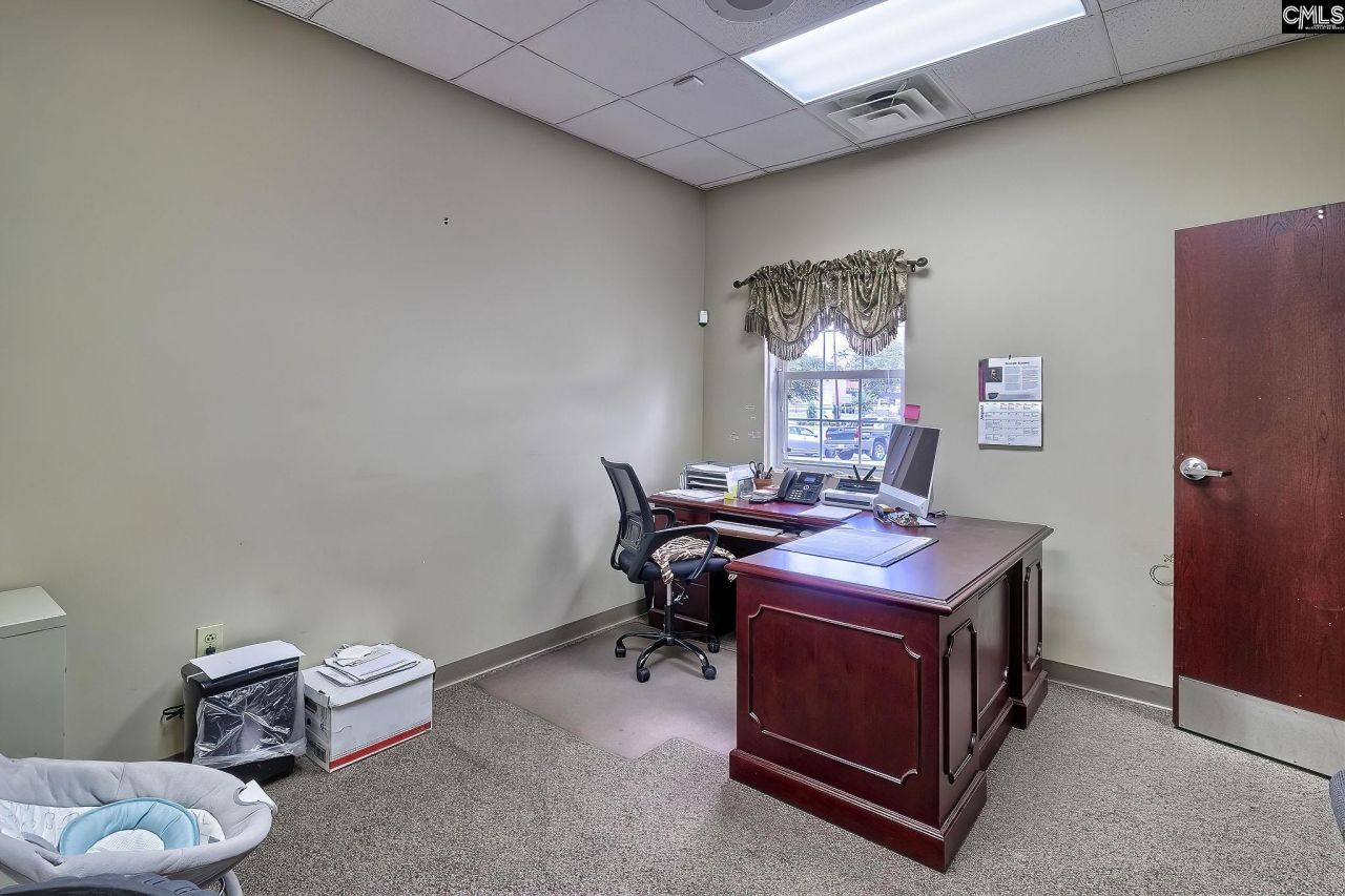 811 Sunset Boulevard Photo 25